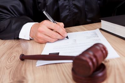 Как правильно написать жалобу в суд на судебного пристава